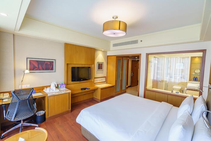 Room 33 of 107