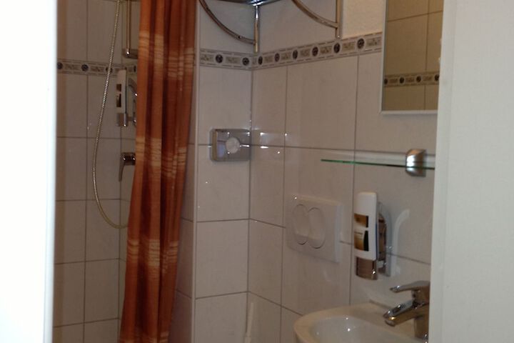Room 12 of 21