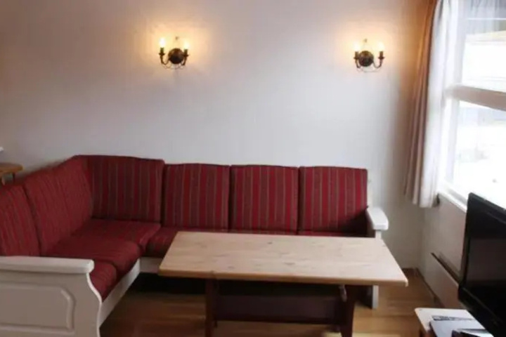 Room 3 of 9