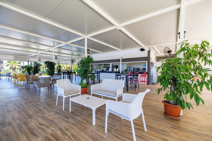 Lounge 204 of 252