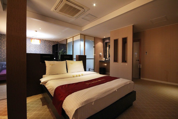 Room 9 of 52