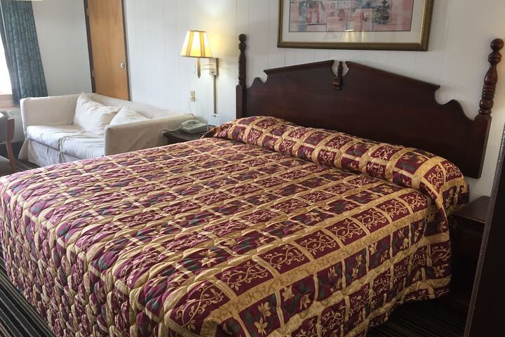 1 King Bed (3 of 11)