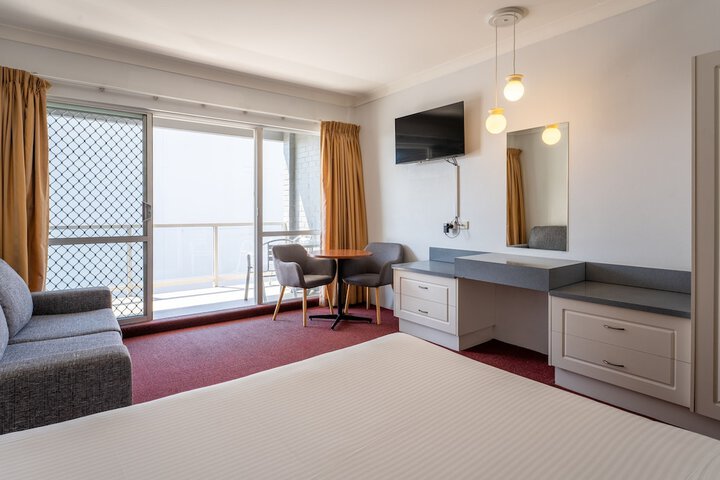 Room 3 of 66