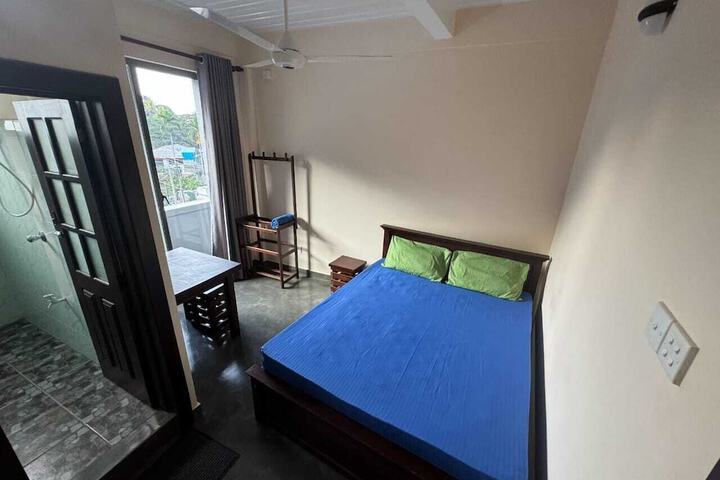 Room 4 of 10