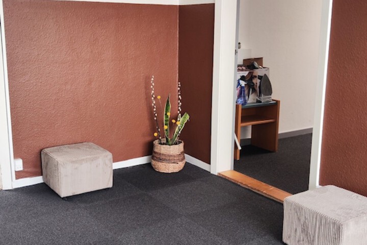 Room 13 of 27