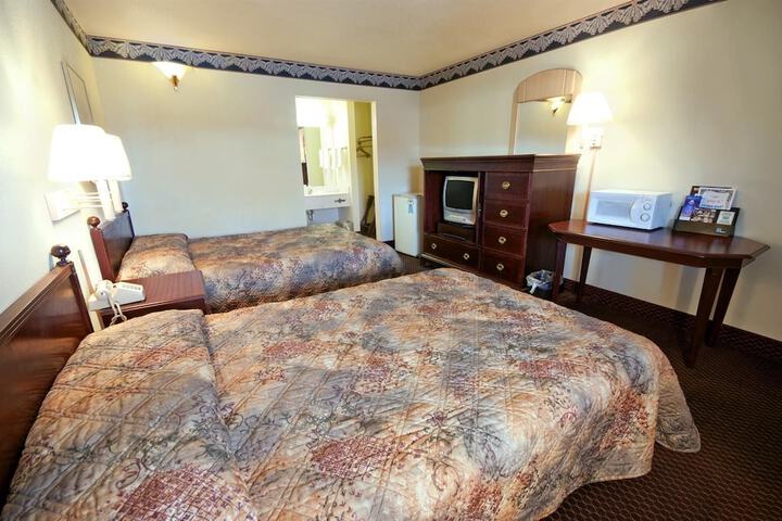 2 Double Beds (6 of 11)