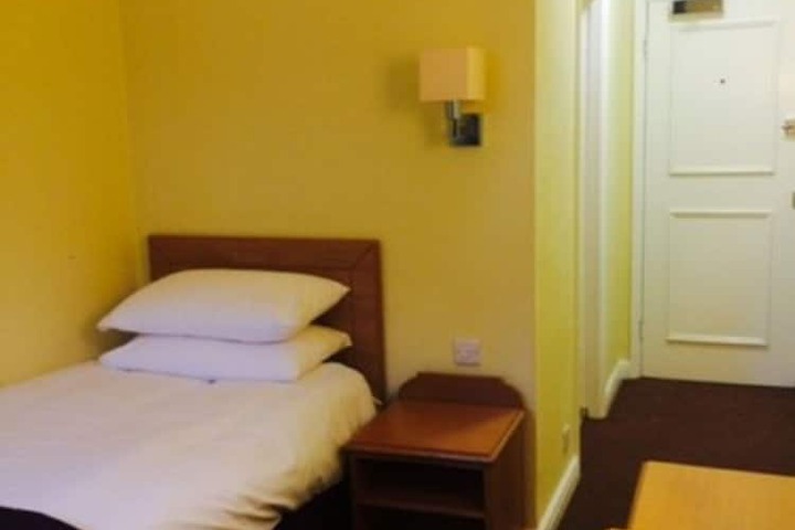 Room 10 of 39