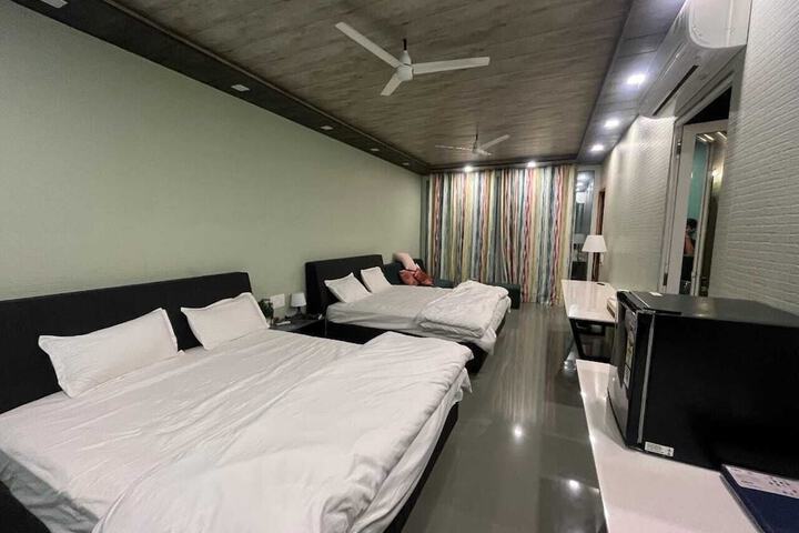 Room 3 of 18