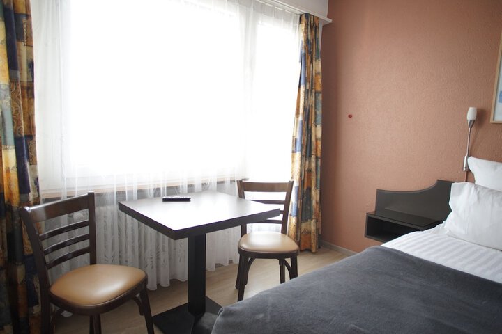 Room 43 of 83