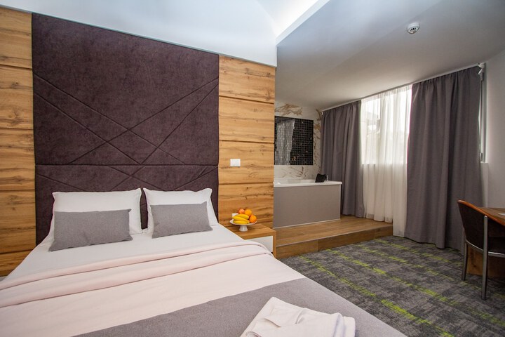 Room 8 of 38