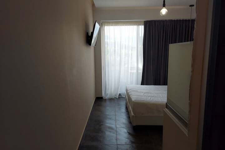 Room 28 of 106