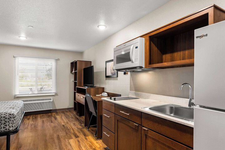 1 Queen Bed Suite (6 of 17)