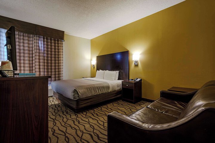1 King Bed (7 of 12)