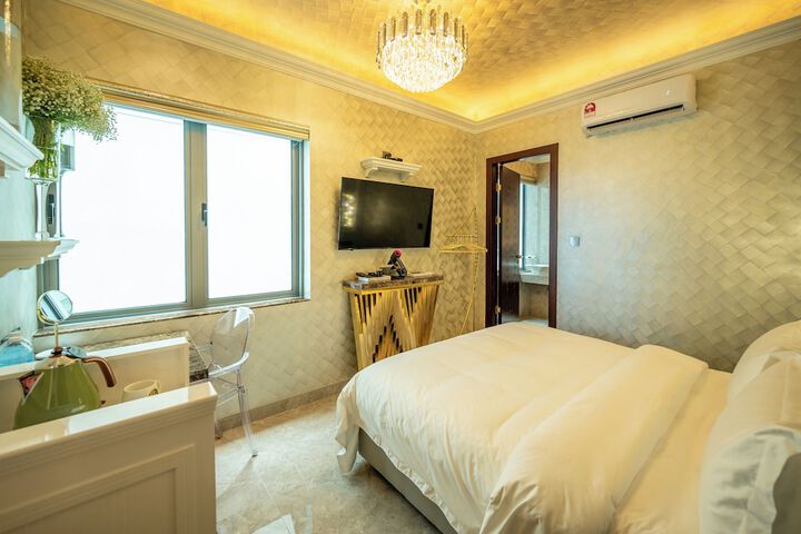 Room 33 of 285