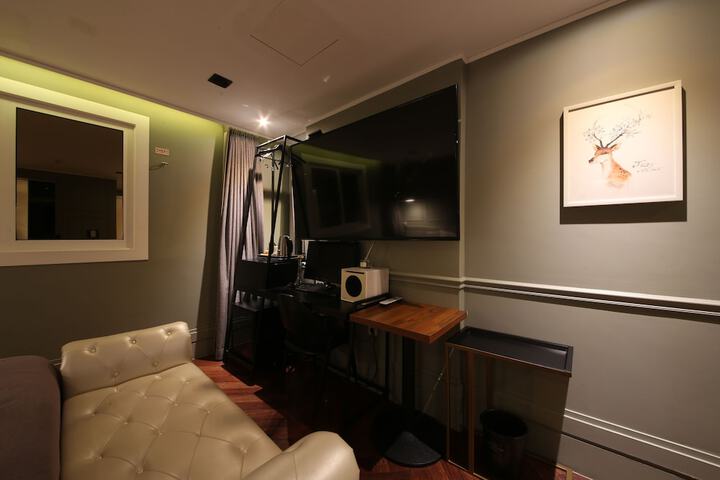Room 28 of 45
