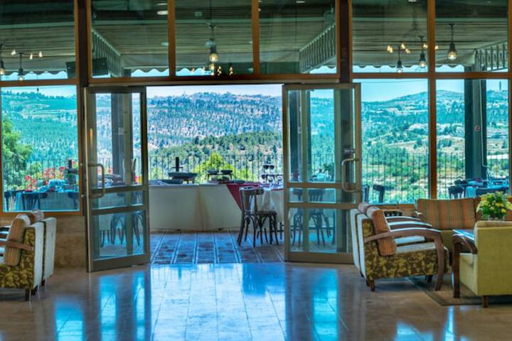 Guest Lobby