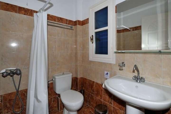 Room 8 of 28