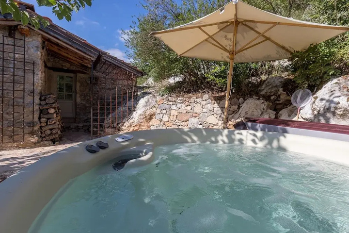 Pool 11 of 21