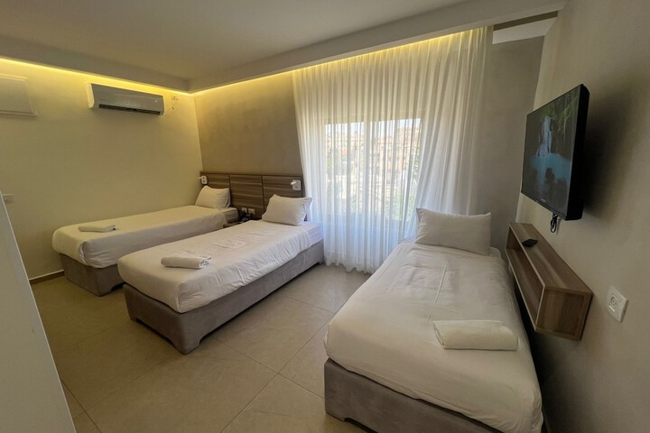 Room 12 of 19