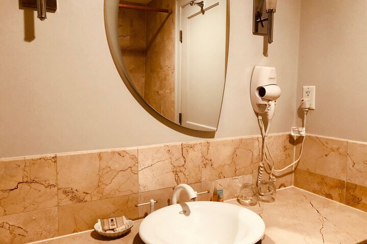 Room 14 of 21