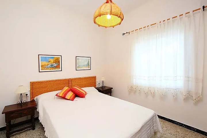 Room 4 of 12
