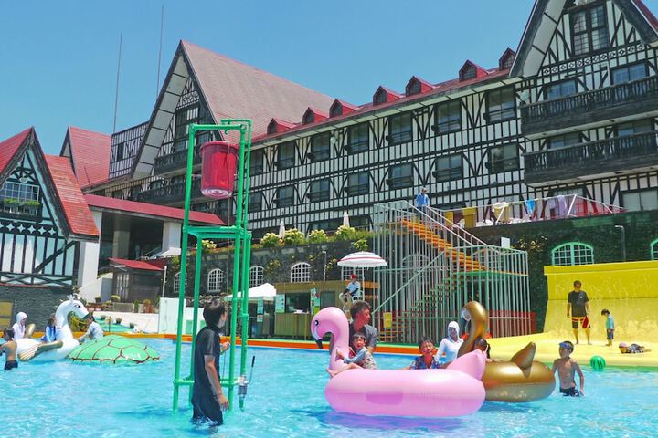 Pool Hotel
