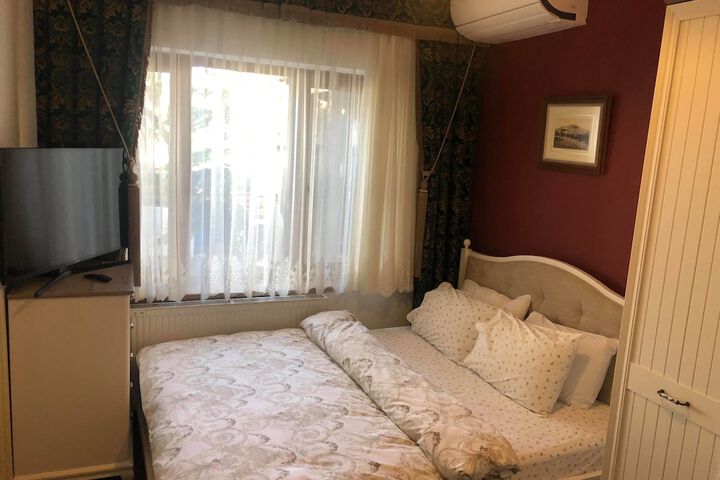 Room 4 of 37