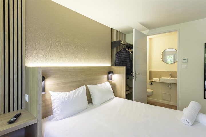 Room 4 of 36