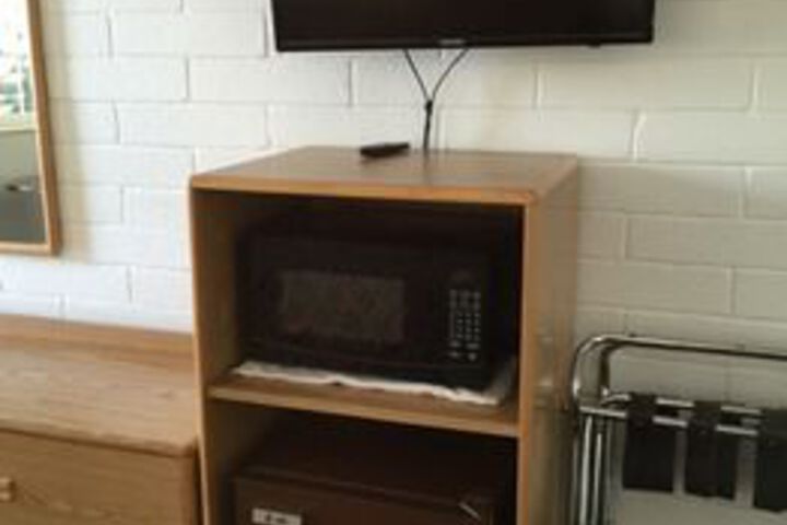 Room 9 of 11