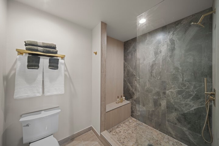 Room 13 of 23