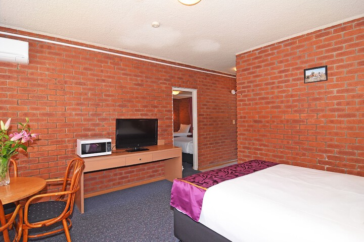Room 14 of 34