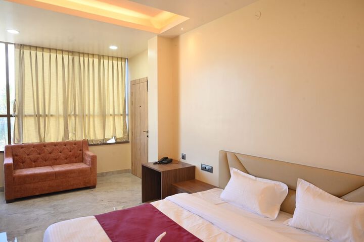 Room 7 of 28