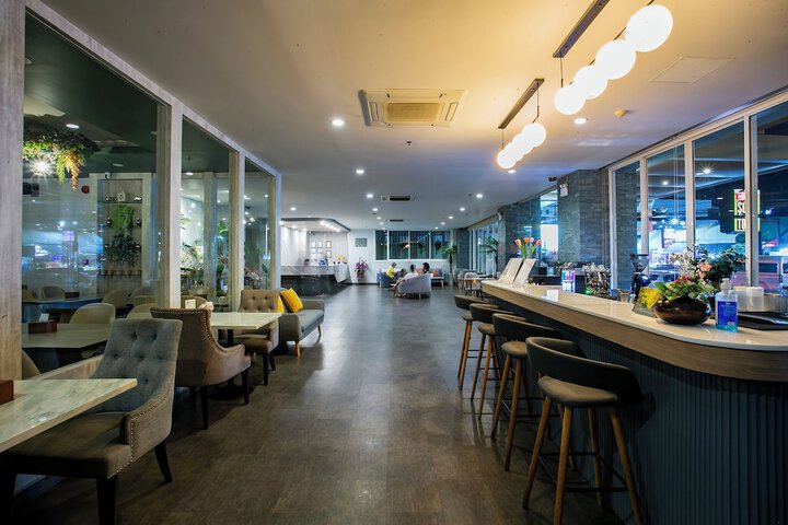 Entrance & Lobby