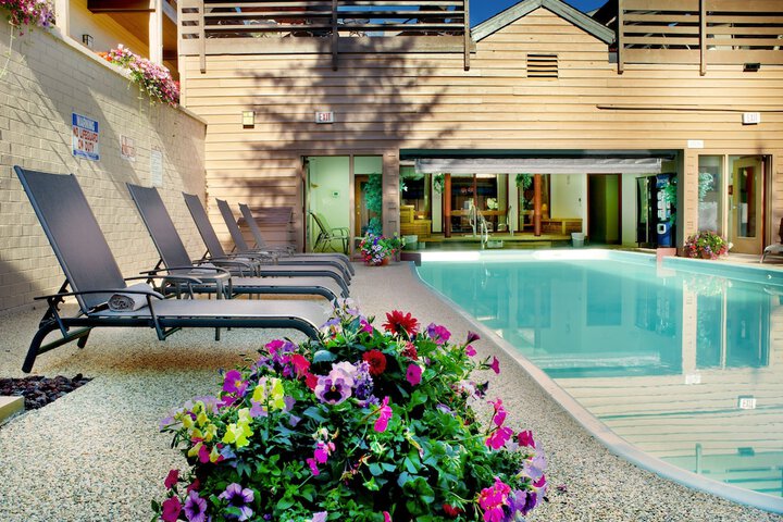 Hotel Pool