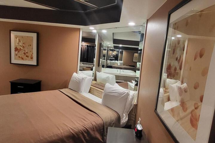 Room 208 of 284