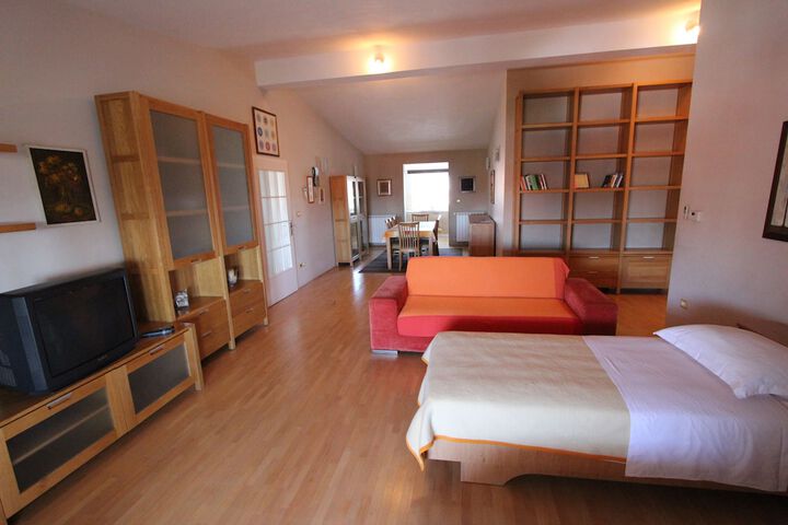 Room 27 of 54
