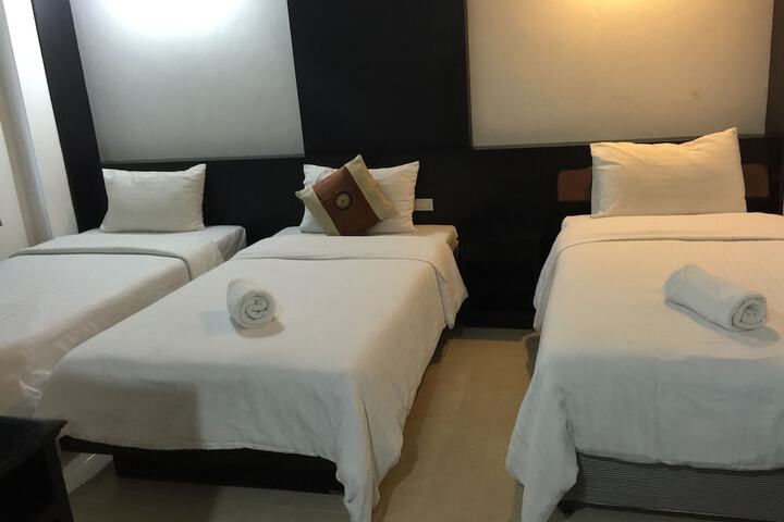 Room 8 of 12