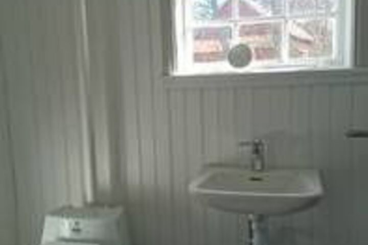 Room 7 of 122