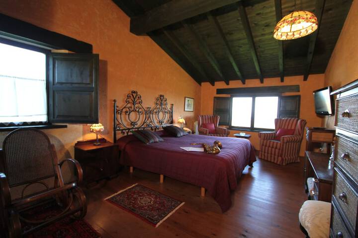 Room 2 of 80