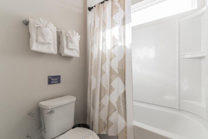 Room 18 of 28