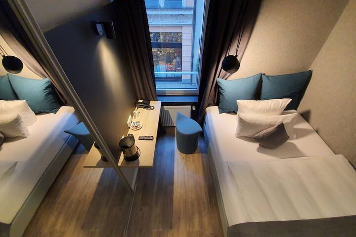 Room 9 of 41