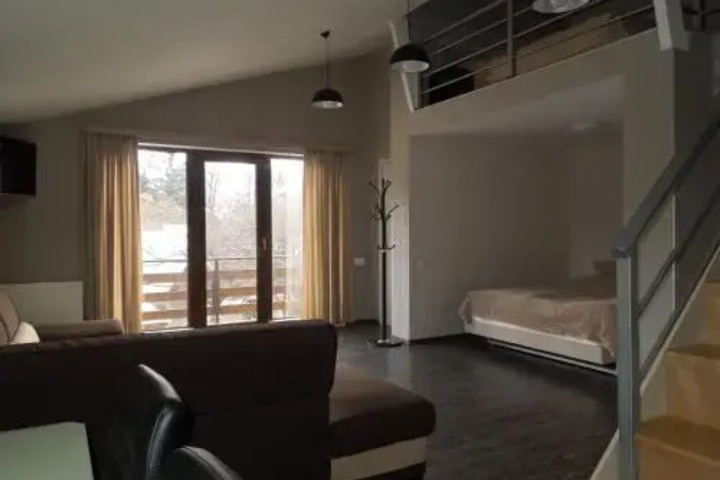 Room 5 of 10