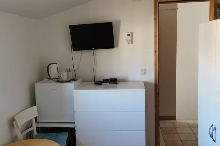 Room 27 of 52