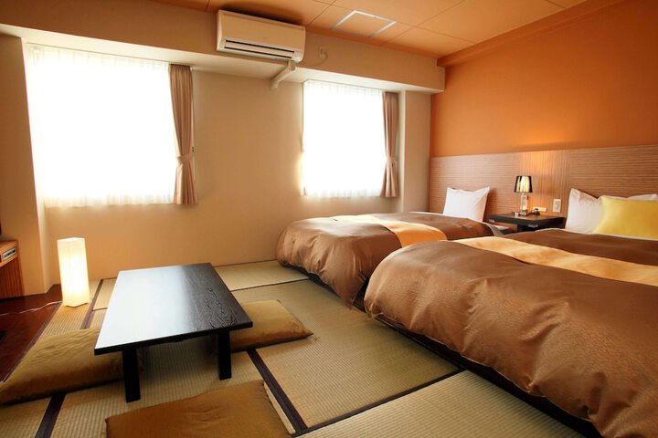 Room 17 of 40