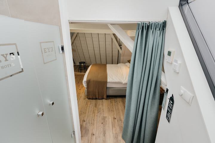 Room 3 of 67