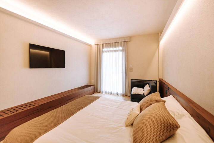 Room 17 of 74