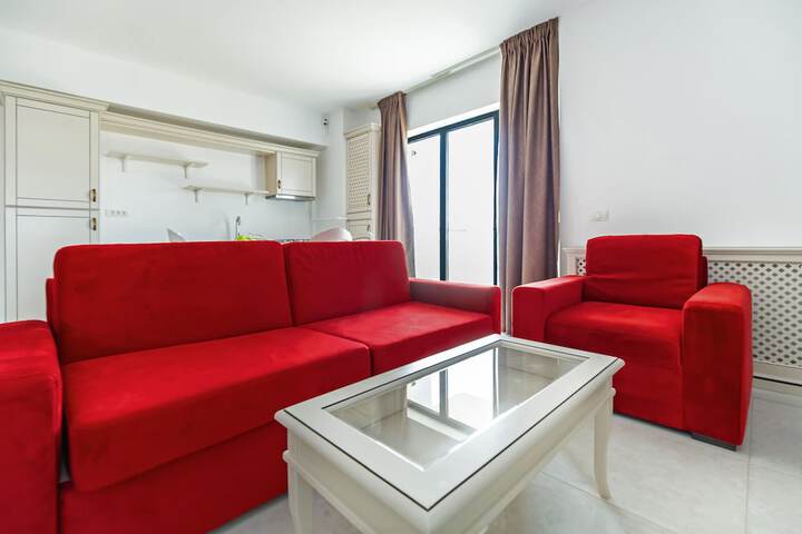 Room 3 of 34