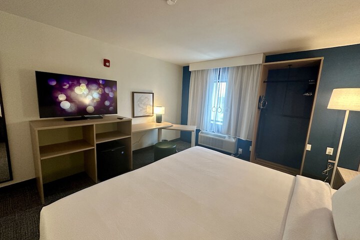1 King Bed (31 of 31)
