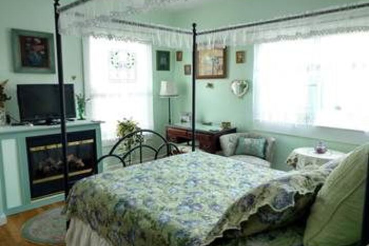 Room 9 of 33