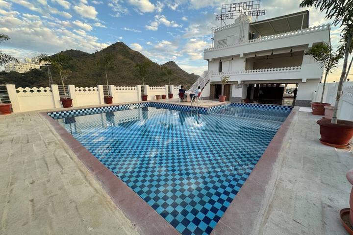 Pool 25 of 43